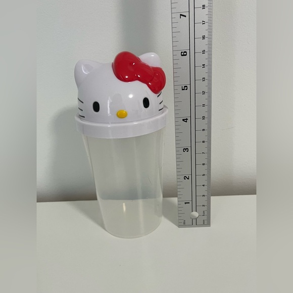 Hello Kitty Plastic Cup Bottle with Lid and Foldable Tote Bag - Picture 7 of 7